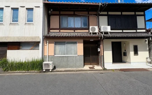 Yoshidakonoe-cho Kyo-Machiya House near Kyoto University, for Sale in Kamigyo Ward
