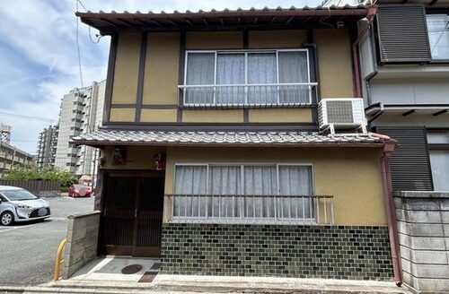 Tanaka Genkyo-cho House near Keihan Demachiyanagi Station, for Sale in Sakyo Ward