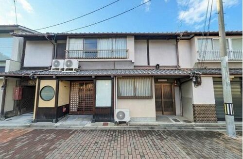 Shimotoryo-cho House with Garden, near Toyokuni Shrine, for Sale in Higashiyama Ward