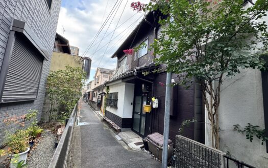 Teraima-cho Kyo-Machiya, Licensed Guesthouse Property, for Sale in Kyoto’s Historic Kamigyo Ward