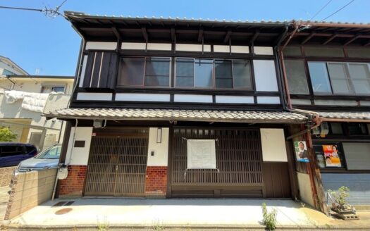 Seismically Reinforced Kyoto Machiya, Renovated in 2020 – for Sale in Shimogyo