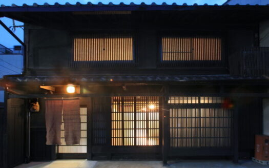 Traditional Kyoto Machiya Guesthouse — 4-Minute Walk from Gojo Station, for Sale in Shimogyo Ward