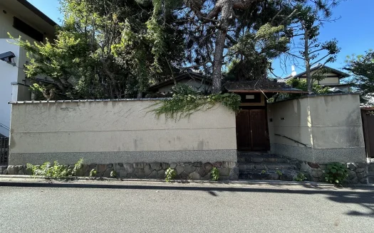 Murasakino Kamiwakakusa-cho Land with Existing House, for Sale in Kita Ward