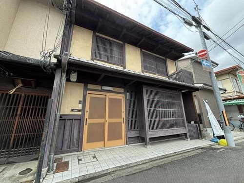 Ebisu-cho Minamigumi Kyo-Machiya — North of Toyokuni Shrine — For Sale in Higashiyama Ward